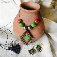 Handmade Terracotta Multicolour Necklace Set at Qtrove