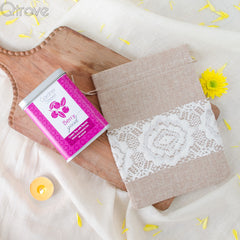 Berry Good Tea Tin with Lace Jute Bag at Qtrove