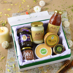 Saucy Sundays Gift Hamper at Qtrove