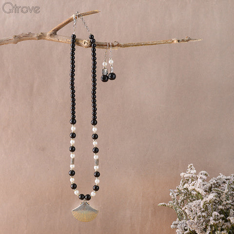 Handcrafted Black And Pearl Necklace With A Stylish Shell Pendant