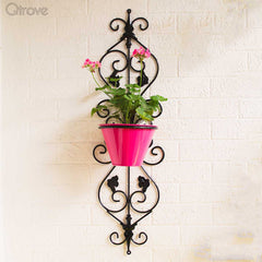Tuscan Style Vertical Wall Mounted Planter With Pot at Qtrove