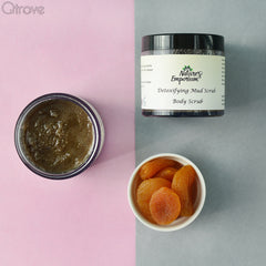 Detoxifying Mud Scrub at Qtrove