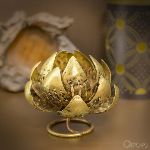 Lotus Palm Candle Holder